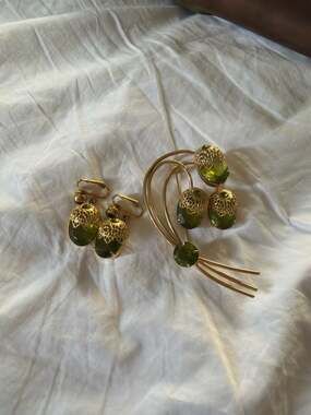 Vintage Juliana DeLizza & Elster for Sarah Coventry Touch of Elegance Green Glas